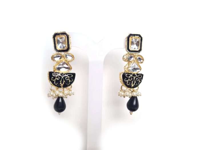 20260529_191450 Brinco indiano dourado e preto com micro pérolas e arabesco no design