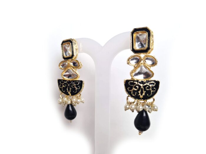 20260529_191509 Brinco indiano dourado e preto com micro pérolas e arabesco no design