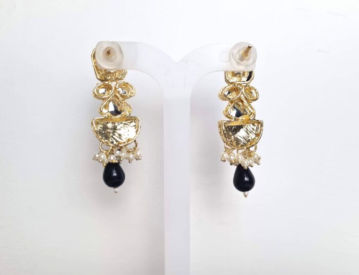 20260529_191517 Brinco indiano dourado e preto com micro pérolas e arabesco no design
