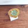 Anel indiano de festa dourado design coração verde com pedras