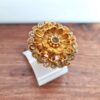 Anel indiano de festa dourado design floral com pedras âmbar