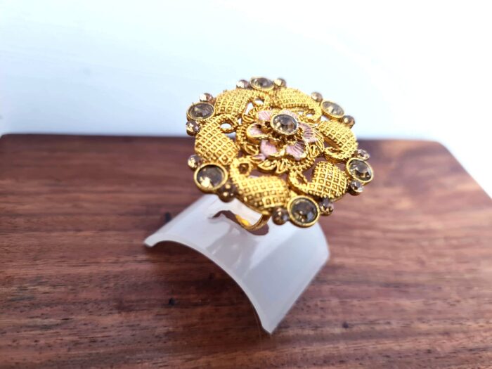 Anel indiano de festa dourado e rosa design floral com pedras âmbar