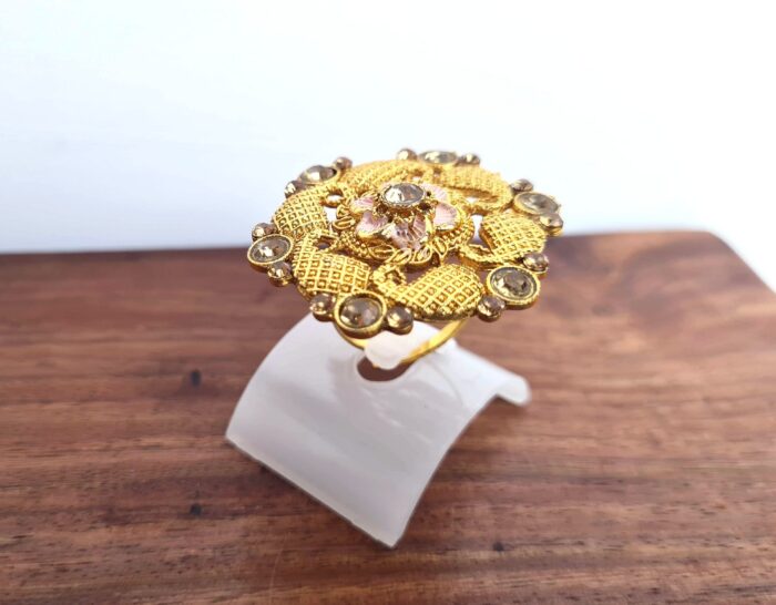 Anel indiano de festa dourado e rosa design floral com pedras âmbar