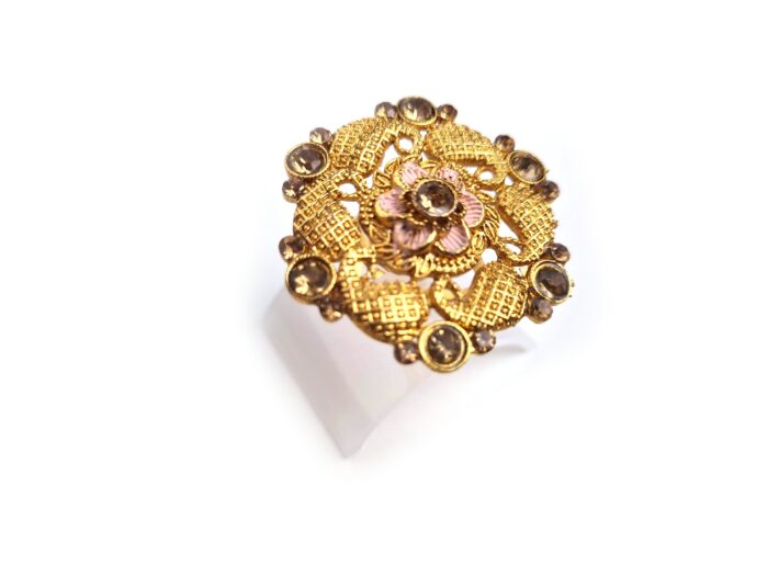 Anel indiano de festa dourado e rosa design floral com pedras âmbar