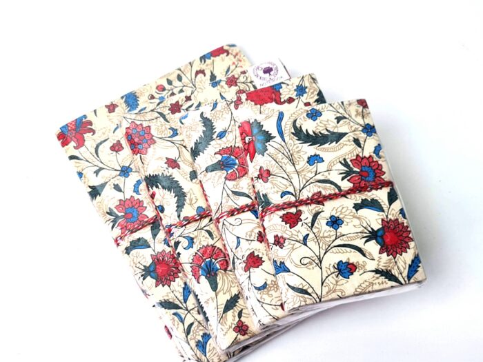 Kit com 4 cadernos indianos artesanais estampa floral de tecido