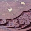 Caixa indiana decorativa em madeira com entalhes e marchetaria em bronze G