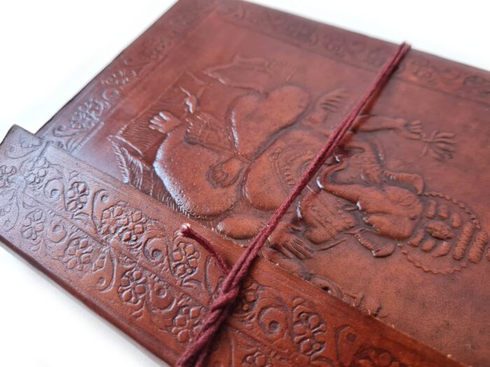 Cadernos indianos artesanais de couro com imagem de Ganesha