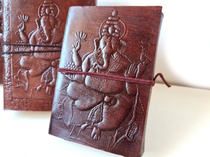 caderno de ganesha P de couro