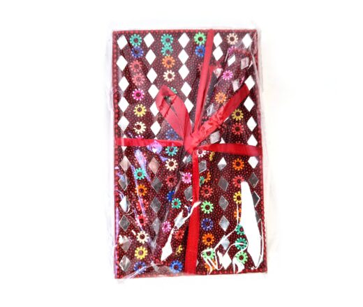 caderno indiano com caneta de miçangas feito na Índia vermelho