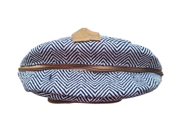 20260730_111803 Mochila 100% Hemp fibra natural design Chevron PB e caramelo