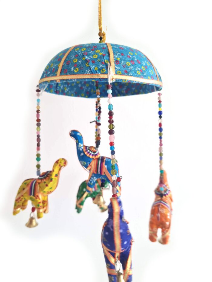 Móbile indiano de cúpula Azul claro com 5 elefantes coloridos