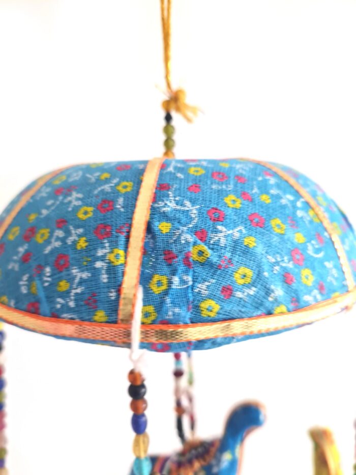 Móbile indiano de cúpula Azul claro com 5 elefantes coloridos