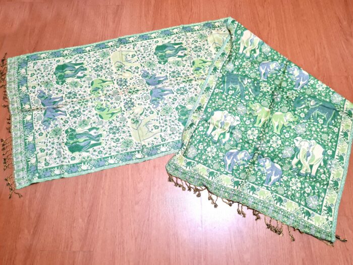 Lenço indiano dupla face clássico estampa de elefantes verde e creme