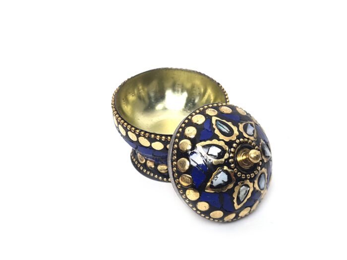 20260728_205102 Potinho de metal ou porta joias indiano com pedras naturais Lapis Lazuli