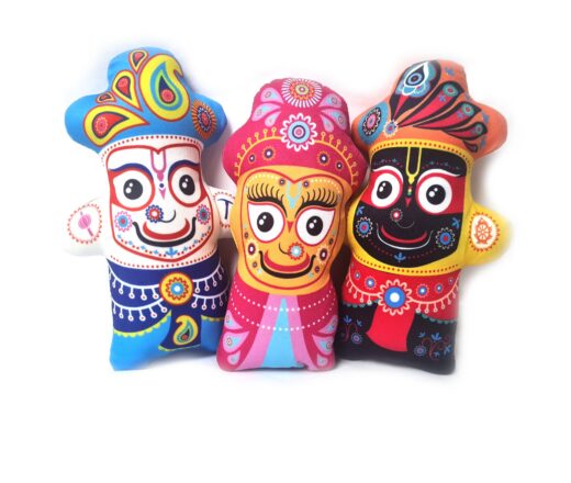 Bonecos dos irmãos Balarama, Subhadra e Jagannath de tecido 20cm
