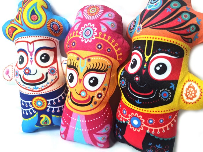 Bonecos dos irmãos Balarama, Subhadra e Jagannath de tecido 20cm