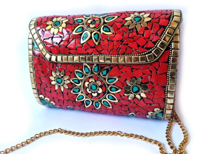 Bolsa indiana rígida de metal com mosaico de pedras naturais coral e turquesa