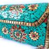 Bolsa indiana rígida de metal com mosaico de pedras naturais turquesa e coral