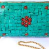 Bolsa indiana rígida de metal com mosaico de pedras naturais turquesa e coral