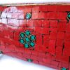 Bolsa indiana rígida de metal com mosaico de pedras naturais coral e turquesa