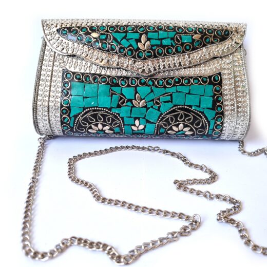 bolsa rígida de metal indiana com pedras verde turquesa com alça prateada