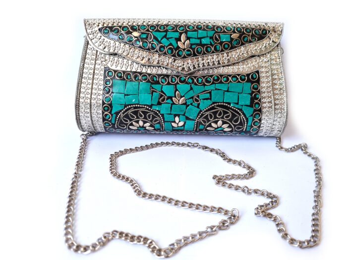 bolsa rígida de metal indiana com pedras verde turquesa com alça prateada
