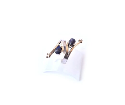 20260805_134341 Anel indiano prateado casual com design moderno e pedras azuis