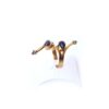 Anel indiano dourado casual com design moderno e pedras azuis