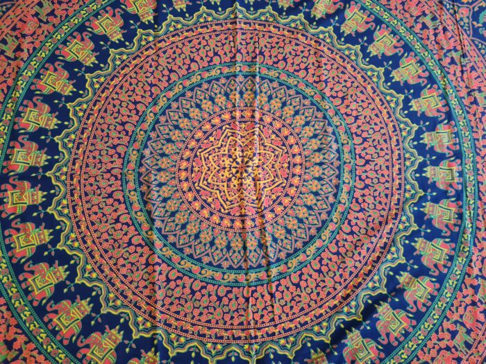 Panô indiano de algodão estampa de mandala marinho, coral 2,40m