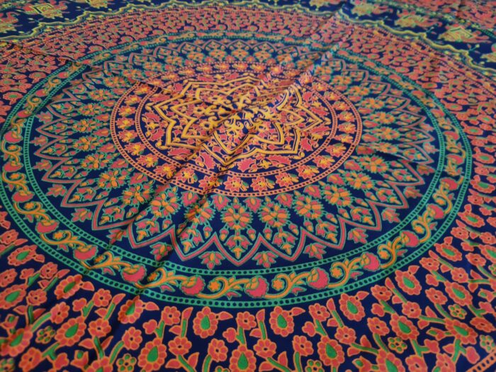 Panô indiano de algodão estampa de mandala marinho, coral 2,40m