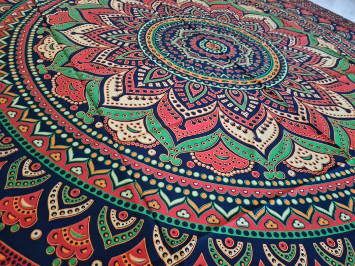 Panô indiano de algodão estampa de mandala tons de coral e verde 2,40m