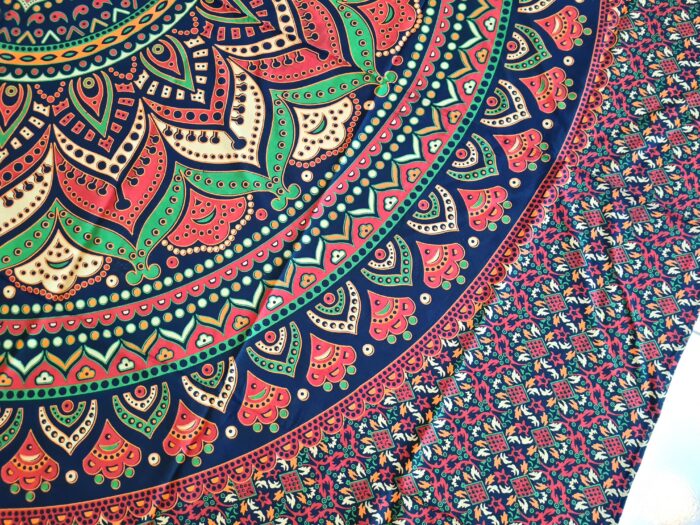 Panô indiano de algodão estampa de mandala tons de coral e verde 2,40m
