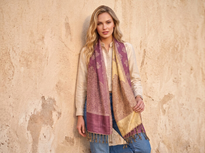 lenço indiano dupla face indiano de viscose e algodão uva rosé e creme paisley