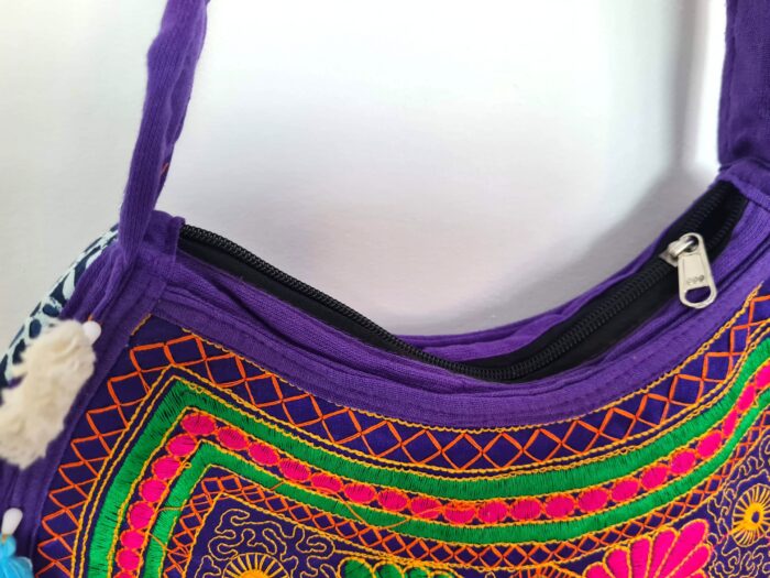 Bolsa Indiana tiracolo étnica floral com alça longa roxa