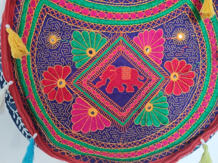 Bolsa Indiana tiracolo étnica floral com alça longa vermelha