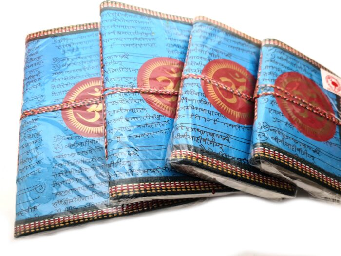 Cadernos indianos artesanais pintados a mão OM azul celeste