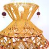 Lanterna Akash Kandil em macramê para Diwali mostarda e vinho com rudrakshas 57cm