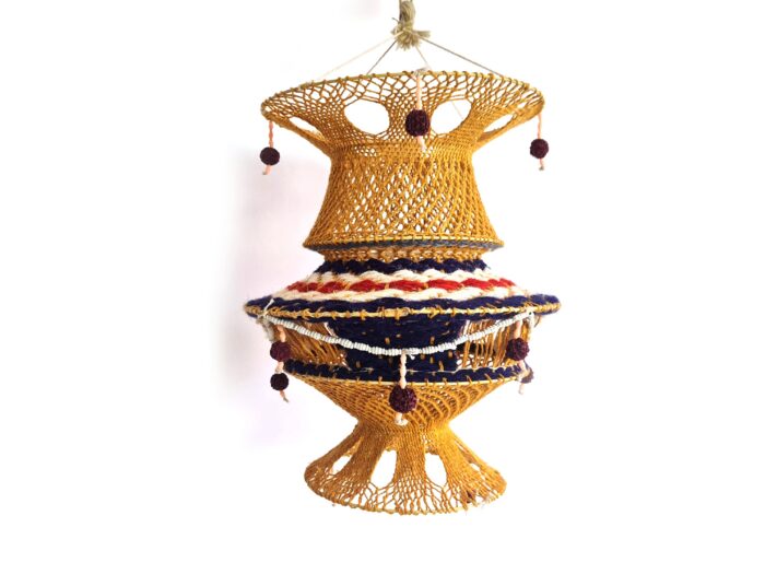 Lanterna Akash Kandil em macramê para Diwali mostarda e color com rudrakshas 58cm