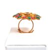 Anel indiano de festa dourado design flor com pedras verdes e rubis