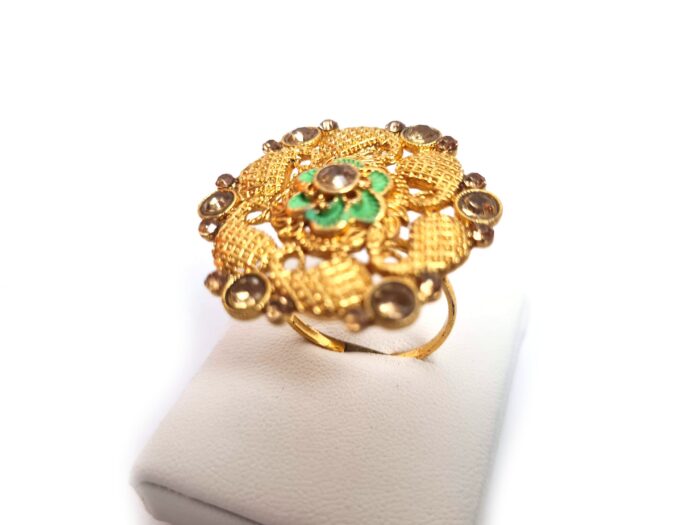 Anel indiano de festa dourado e verde design flor com pedras âmbar