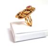 20260916_184836 Anel indiano de festa dourado design folha com pedras verdes e rubis
