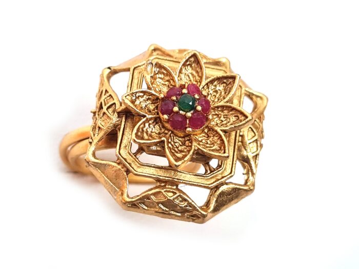 20260916_185344 Anel indiano de festa dourado design box floral com pedras verdes e rubis