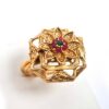 20260916_185419 Anel indiano de festa dourado design box floral com pedras verdes e rubis