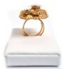 Anel indiano de festa dourado design placa com pedras verdes e rubis