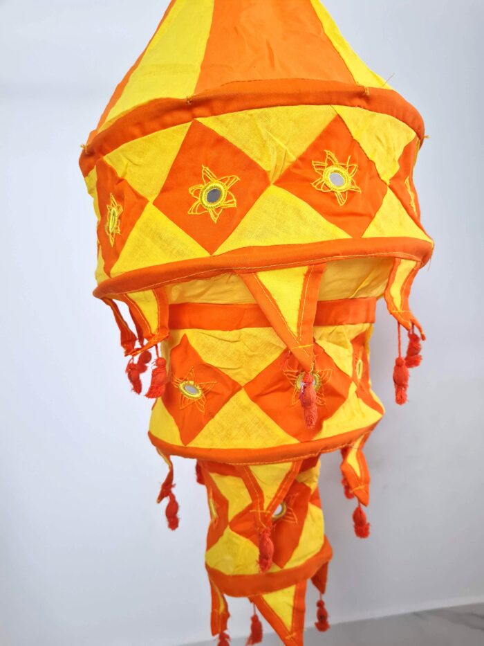Lanterna Indiana Diwali (Akash Kandil) com espelhos e tassels laranja e amarelo