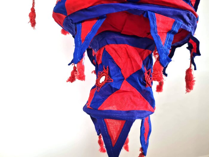 Lanterna Indiana Diwali (Akash Kandil) com espelhos e tassels azul e vermelho