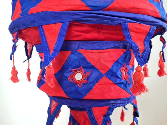 Lanterna Indiana Diwali (Akash Kandil) com espelhos e tassels azul e vermelho